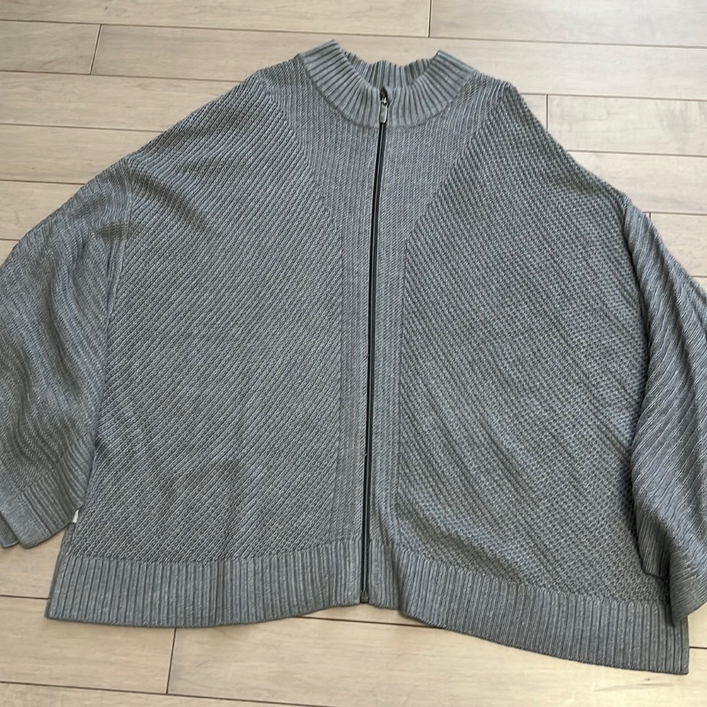 LULULEMON Zippered shall